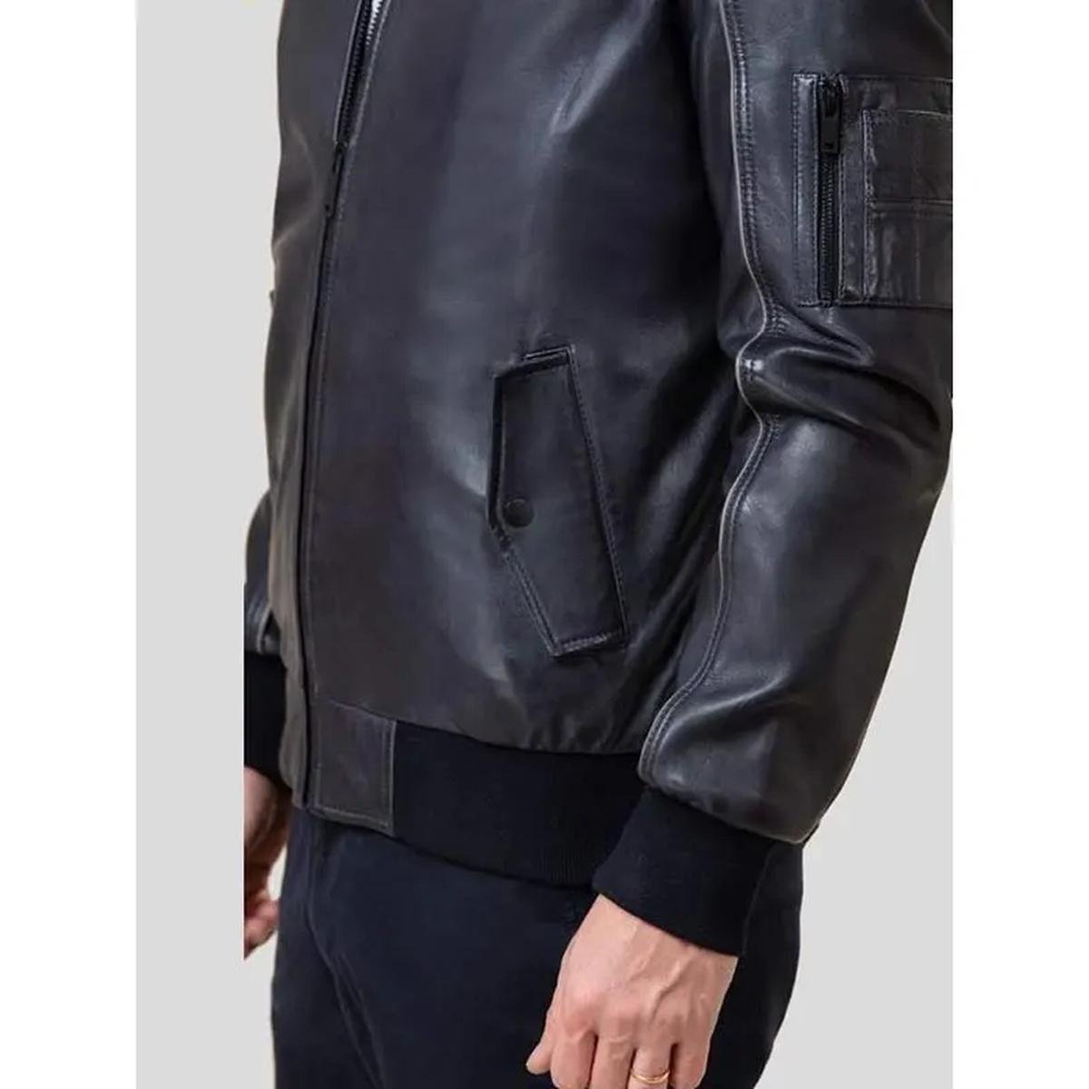 Men-Black-Bomber-Jacket.jpeg Giubbotto bomber in pelle nera da uomo