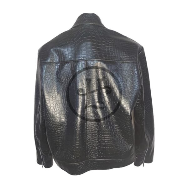crocodile-embosses-biker-style-leather-jacket-back-1-600x600-1.jpg Giacca in similpelle stile motociclista con stampa coccodrillo