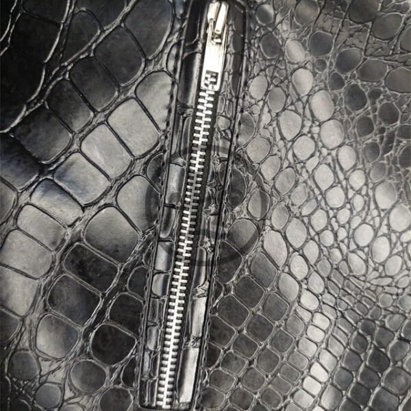 crocodile-embosses-biker-style-leather-jacket-ykk-zipper-600x600-1.jpg Giacca in similpelle stile motociclista con stampa coccodrillo