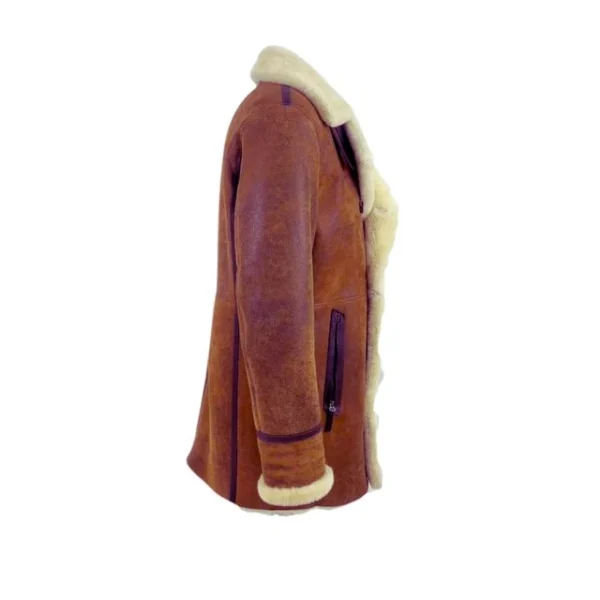 double-breasted-B3-bomber-distressed-shearling-coat-side-600x600-1.webp Cappotto doppiopetto in montone effetto invecchiato stile bomber B3