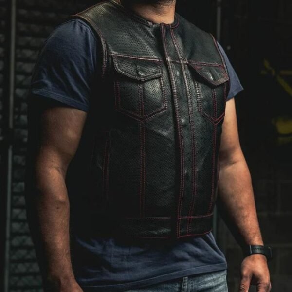 white-stitching-perforated-motorcycle-leather-vest-model-600x600-1.jpg Gilet da motociclista in pelle traforata da uomo